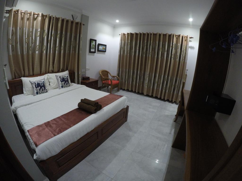 Happy​​ Family Guesthouse Kampot Exterior foto